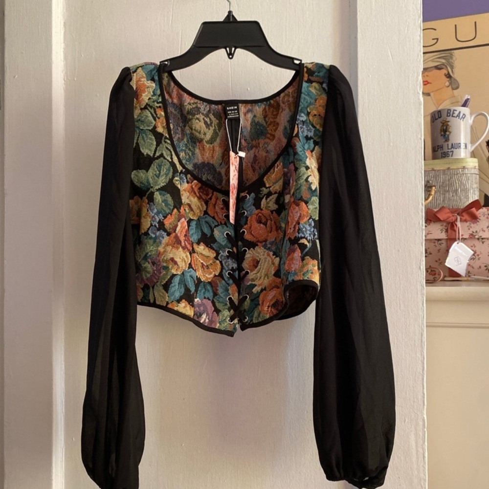 Shein Vest NWT
Sheer sleeves 
Size large 
zipper on back
Lace front.